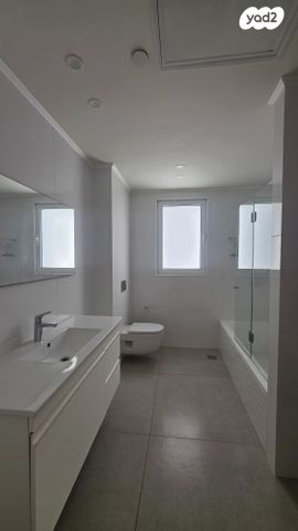 דירה, אהוד מנור, עיר ימים, נתניה