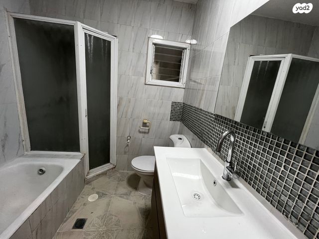 גג/ פנטהאוז, שדרות רוברט סולד 26, קרית ים  א', קרית ים