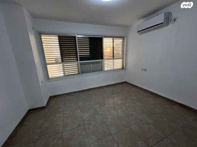 גג/ פנטהאוז, שדרות רוברט סולד 26, קרית ים  א', קרית ים