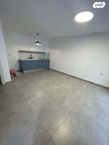 חנויות/ שטח מסחרי