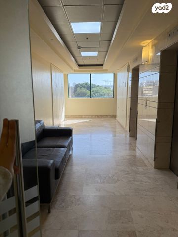 בניין משרדים, יגאל אלון, תל אביב יפו