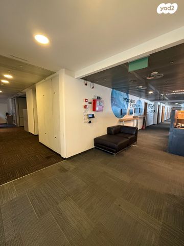 בניין משרדים, יגאל אלון, תל אביב יפו