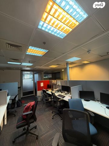 בניין משרדים, יגאל אלון, תל אביב יפו