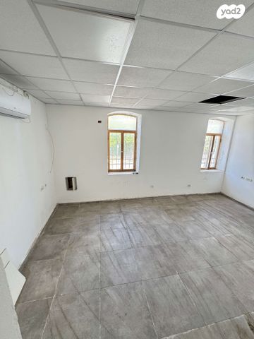 חנויות/ שטח מסחרי