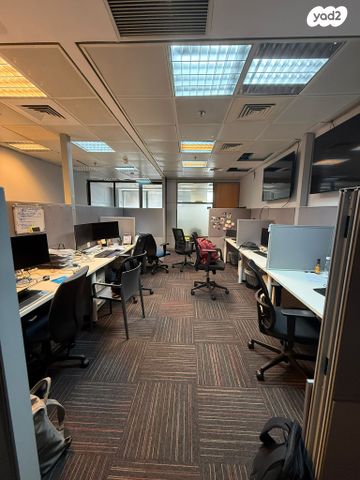 בניין משרדים, יגאל אלון, תל אביב יפו