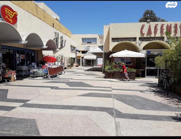 חנויות/ שטח מסחרי