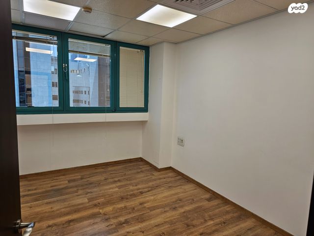 משרדים, יגאל אלון, נחלת יצחק, תל אביב יפו