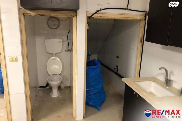 מחסנים, סוקולוב 54, מרכז, קרית עבודה, חולון