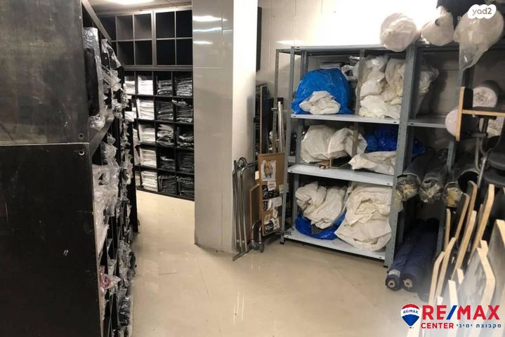 מחסנים, סוקולוב 54, מרכז, קרית עבודה, חולון