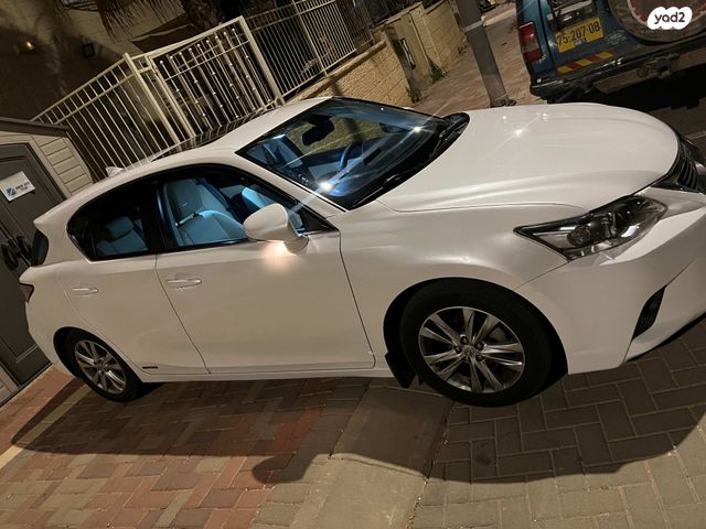 מודעת רכב לקסוס CT