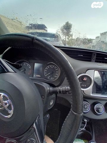 טויוטה יאריס