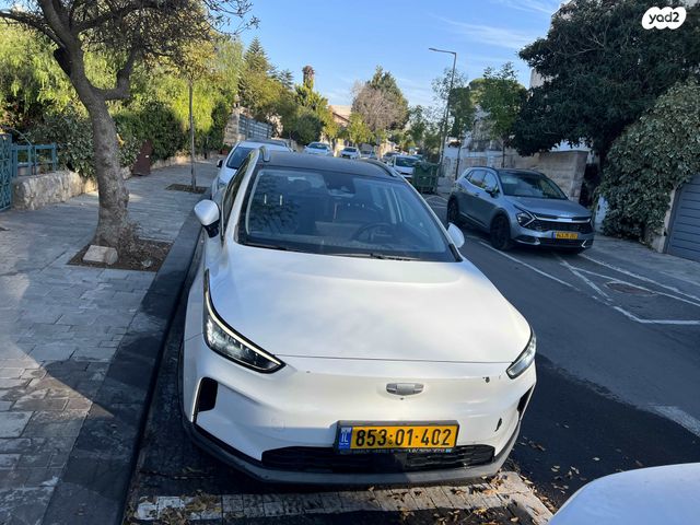 מודעת רכב ג׳ילי Geometry C