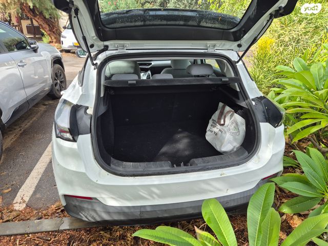 מודעת רכב ג׳ילי Geometry C