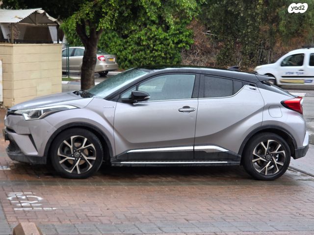 מודעת רכב טויוטה C-HR