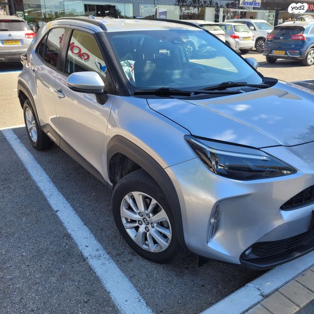 מודעת רכב טויוטה יאריס קרוס