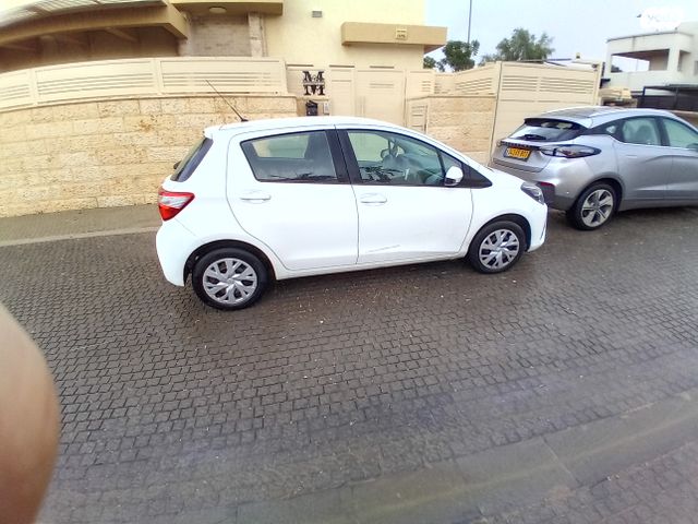 טויוטה יאריס