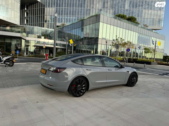 מודעת רכב טסלה מודל 3