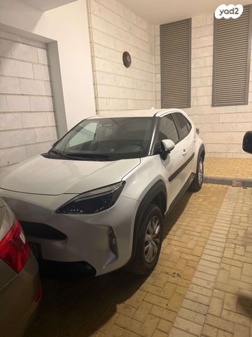 טויוטה יאריס קרוס