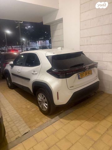 מודעת רכב טויוטה יאריס קרוס