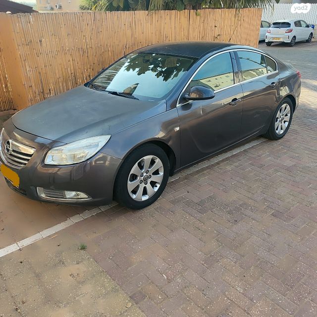 מודעת רכב אופל אינסיגניה