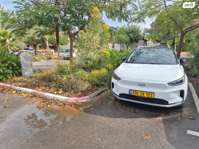 ג׳ילי Geometry C