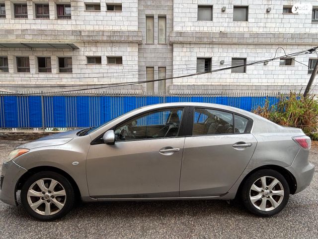 מודעת רכב מאזדה 3