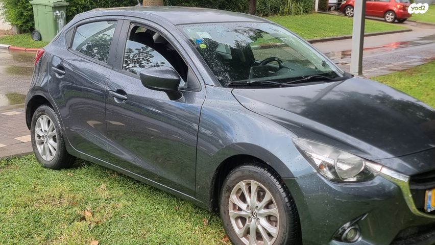 מודעת רכב מאזדה 2