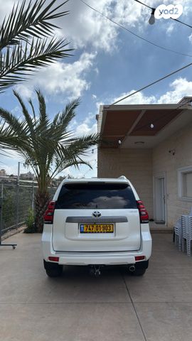 טויוטה לנד קרוזר