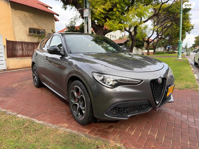 מודעת רכב אלפא רומיאו סטלביו 1