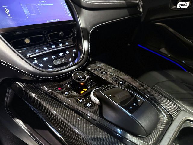 אסטון מרטין DBX