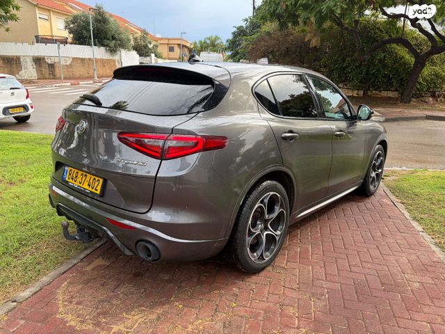 מודעת רכב אלפא רומיאו סטלביו 2