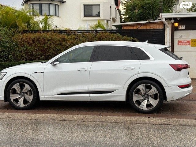 מודעת רכב אאודי E-tron