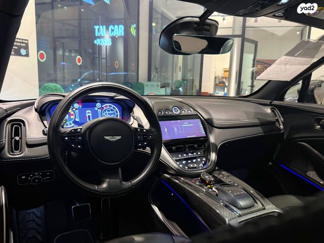 אסטון מרטין DBX