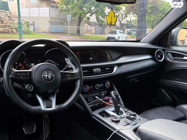 אלפא רומיאו סטלביו