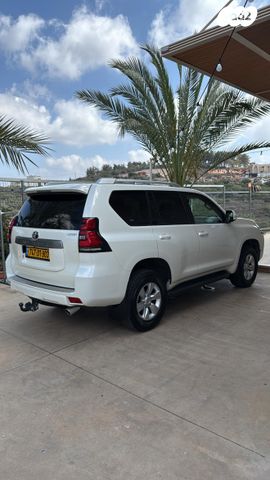 טויוטה לנד קרוזר