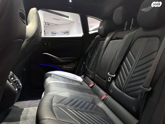 אסטון מרטין DBX