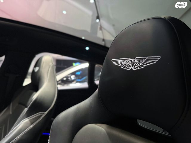 אסטון מרטין DBX