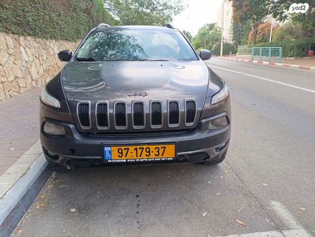 מודעת רכב ג'יפ צ'ירוקי