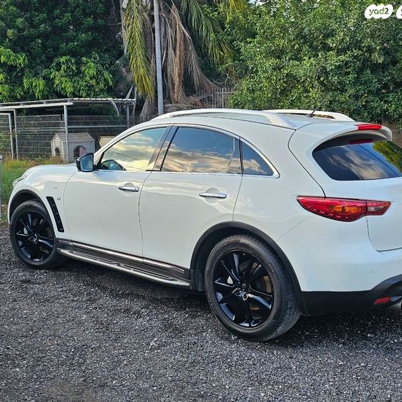 אינפיניטי QX70