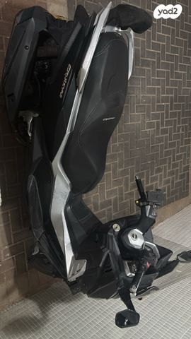 מודעת רכב סאן יאנג קרוזים 300