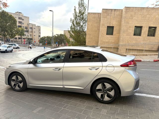 יונדאי איוניק