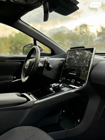 מודעת רכב טויוטה bZ4X