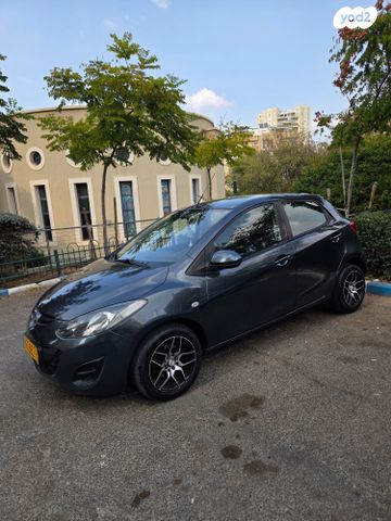 מודעת רכב מאזדה 2