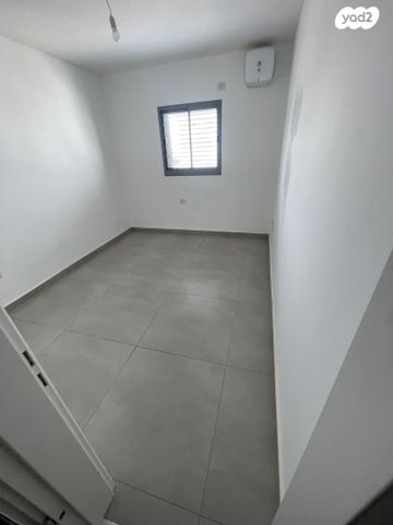 דירה, יצחק שמיר 14, נווה שרון / שער העיר, נתיבות