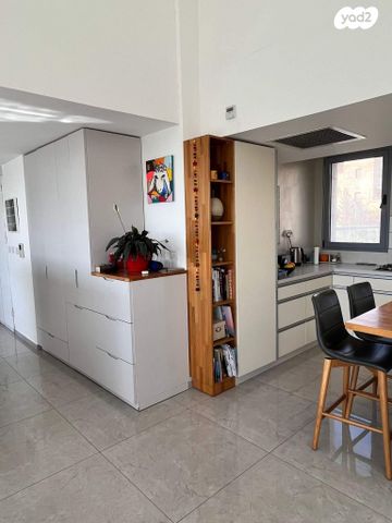 גג/ פנטהאוז, דוכיפת 5, סנסן, צור הדסה