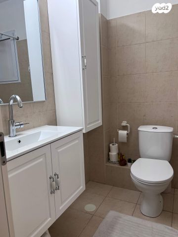 דירה, הר הצופים 7, רחובות ההולנדית, רחובות