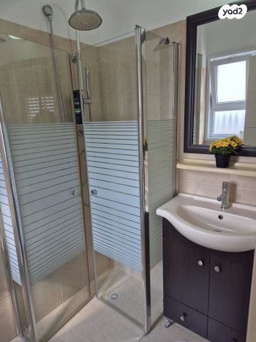 דירה, הר הצופים 7, רחובות ההולנדית, רחובות