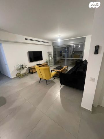 דירה, יצחק שמיר 14, נווה שרון / שער העיר, נתיבות