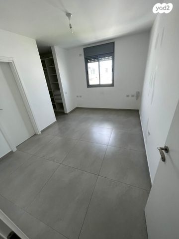 דירה, יצחק שמיר 14, נווה שרון / שער העיר, נתיבות