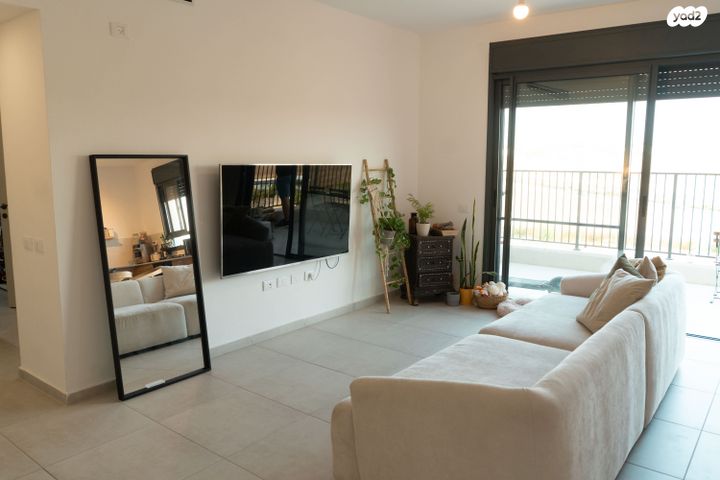 דירה, שיר השירים 6, שאר העיר, גן יבנה